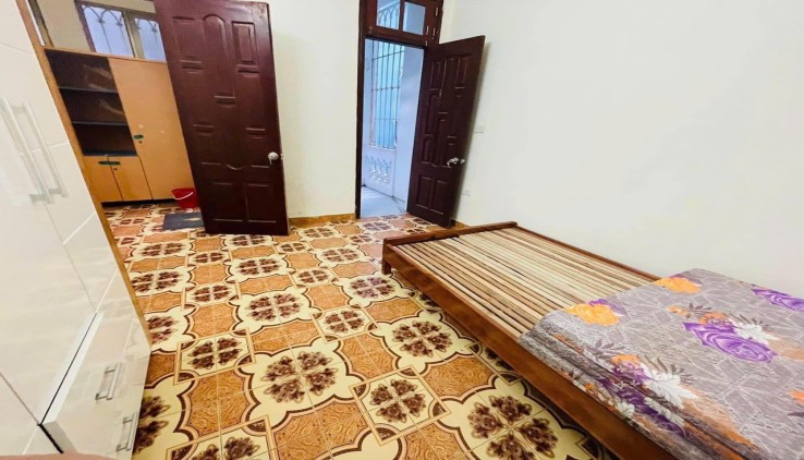 Cho ở nhóm sinh viên 7 - 8 người nhà Đường Láng, 40m2, 4 tầng, 4 ngủ, 15 Triệu, đủ đồ
